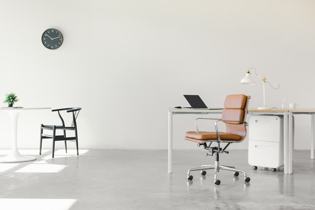 Choisir le bon mobilier de bureau pour chaque poste de travail : un gage de productivité